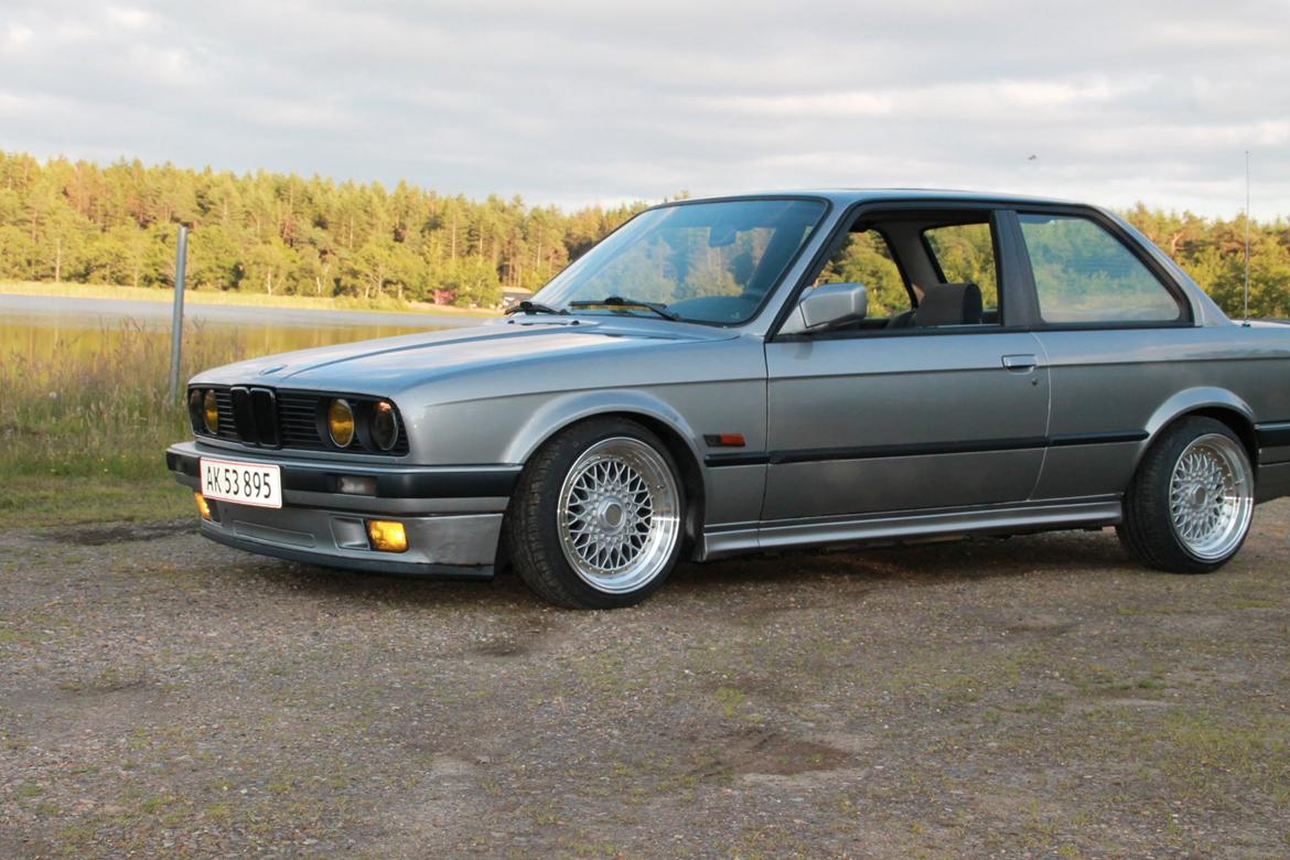 BMW E30 320i billede 4