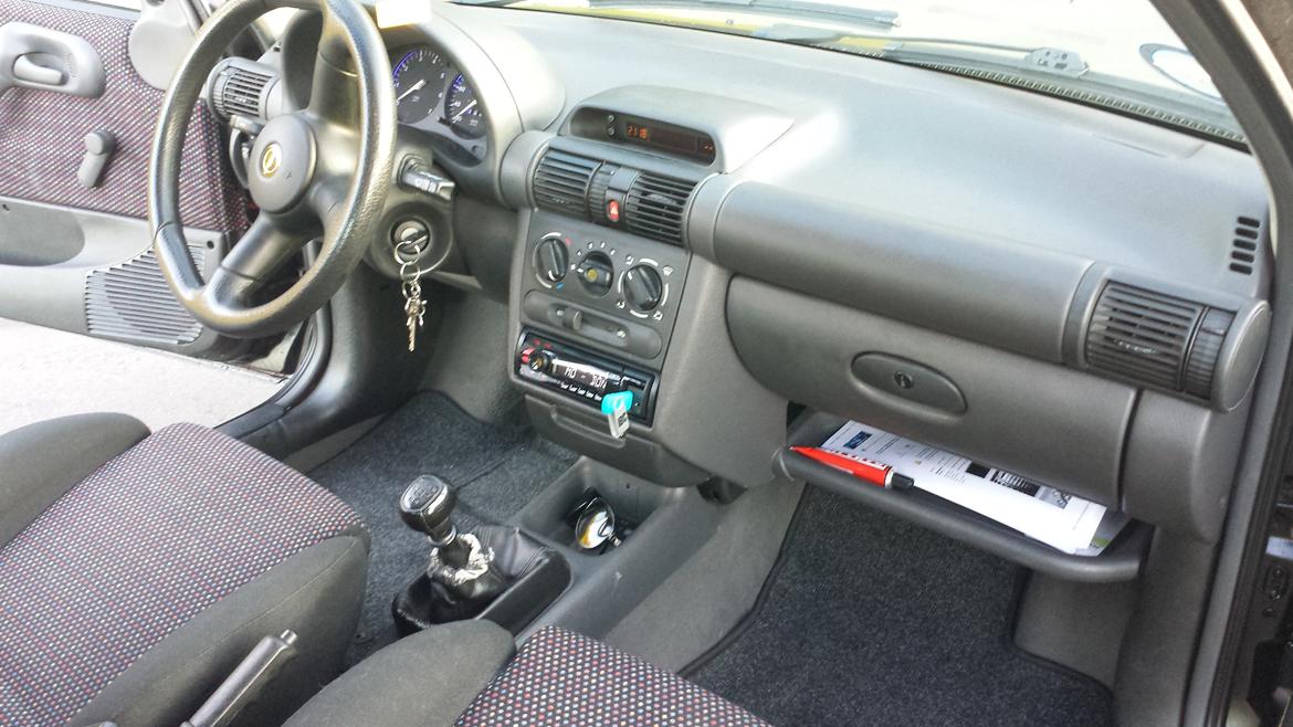 Opel Corsa 1.4i sport **SOLGT** billede 11