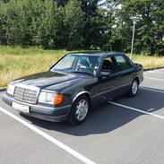 Mercedes Benz 300E-24