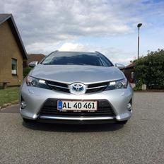Toyota auris H-2 touring sport.