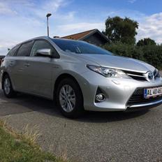 Toyota auris H-2 touring sport.