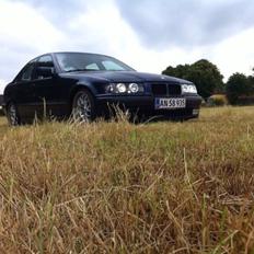 BMW E36 - 325 tds sedan