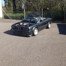 BMW E30 320i Cab