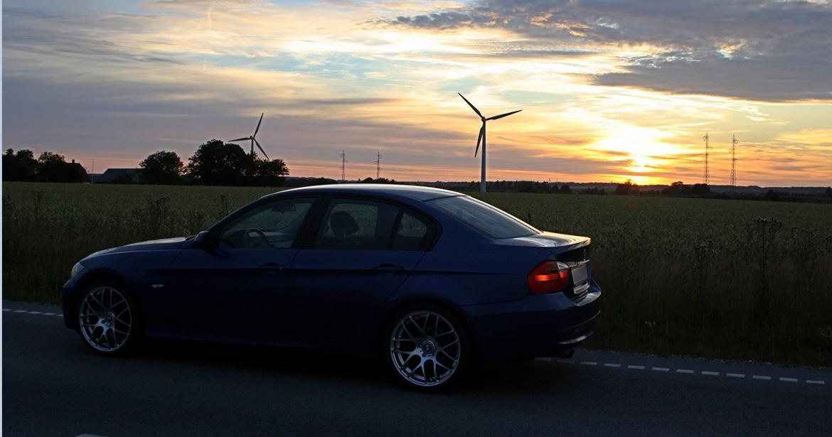 BMW E90 320i billede 3