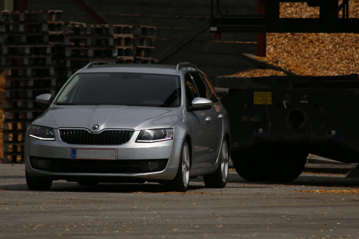 Skoda Octavia combi Elegance 2.0 TDI DSG *SOLGT* billede 1