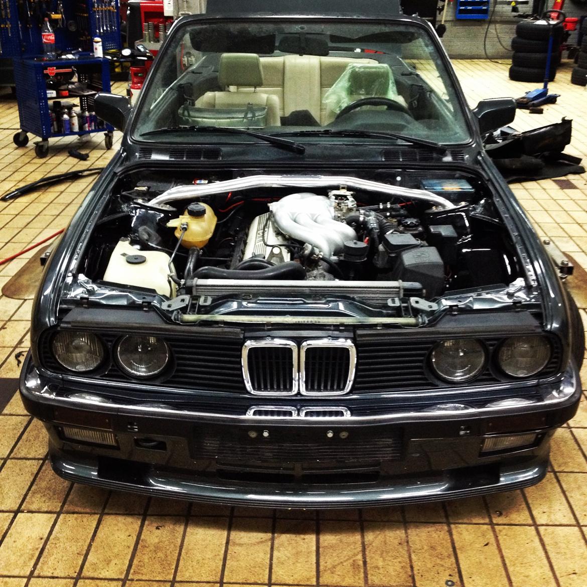 BMW E30 320i Cab billede 1