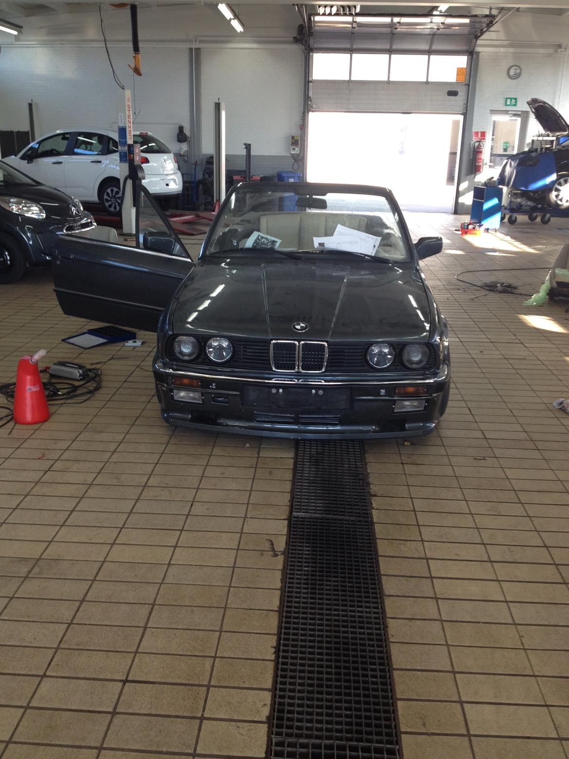 BMW E30 320i Cab billede 14