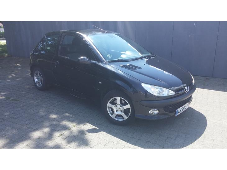 {{currentPhoto.altText}} billede {{currentPhoto.number}}