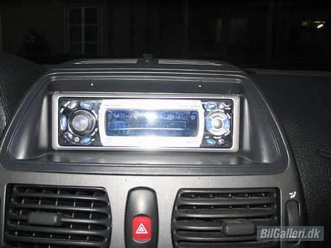 Fiat Bravo HGT ¤Solgt¤ -  Min Cd-Afspiller. Displayet skifter farve billede 14