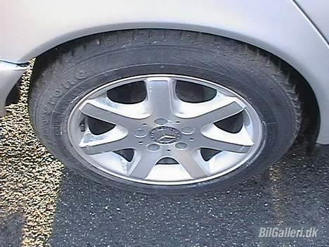 Mercedes Benz E300 D Turbo solgt - ja så er der kommet vinter fælge på øvøvøv billede 11