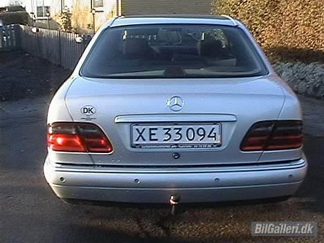 Mercedes Benz E300 D Turbo solgt - se ingen buler jeg sagde jo at det kun var frost billede 13