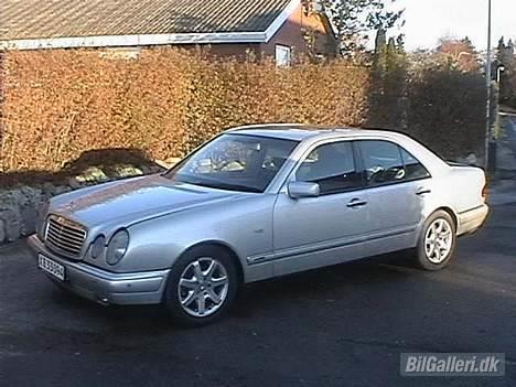 Mercedes Benz E300 D Turbo solgt billede 14