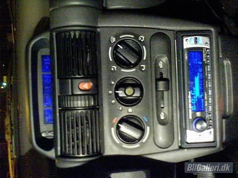 Opel Corsa B - *Solgt* - Min Midter konsol og (TID) displayet.. Lækkert med Blå dioder.. :) billede 10