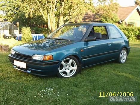 Mazda 323 1.3i 16v LX *SOLGT* - Flotte bil!!!! billede 1