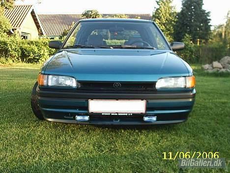 Mazda 323 1.3i 16v LX *SOLGT* billede 2