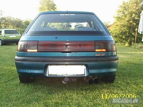 Mazda 323 1.3i 16v LX *SOLGT* billede 3