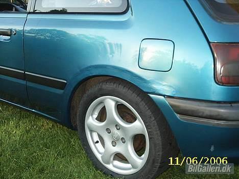 Mazda 323 1.3i 16v LX *SOLGT* billede 6