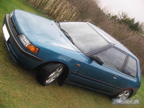 Mazda 323 1.3i 16v LX *SOLGT* billede 7
