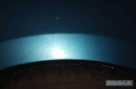 Mazda 323 1.3i 16v LX *SOLGT* - Mellemrum mellem Fordæk og Skærm... lidt mindre plads...;) billede 9