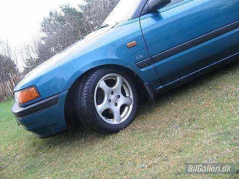 Mazda 323 1.3i 16v LX *SOLGT* billede 14