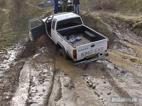 Nissan King Cab, Solgt til ophug - Hedeager den 11-03-07, et dejlig mudderhul at parkere i billede 4