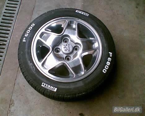 Peugeot 205 version "SU Bling" - Fælge, helt færdig! (har taget "hullerne" imellem egerne med nu) billede 7