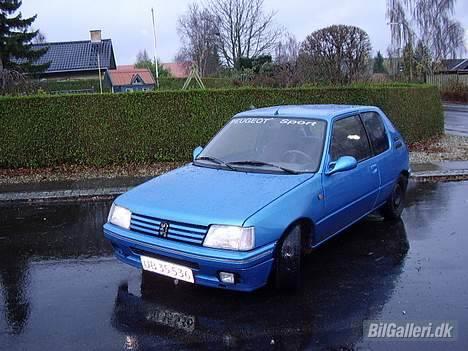 Peugeot 205  billede 1