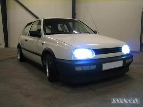 VW Golf 3 Solgt - Forfra....... Ser godt ud med Xenon. billede 1