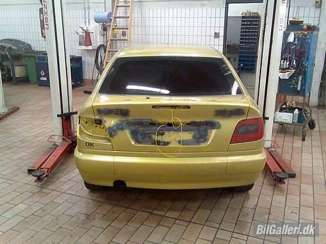 Citroën Xsara Coupé 1.6i *SOLGT* - Lige ved at få lavet det eneste rust i bilen... Og fjernet emblemer billede 16