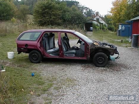 Ford Mondeo st.car. ** SOLGT** - Startet på at skille bilen inden der skal skæres i den.... billede 2