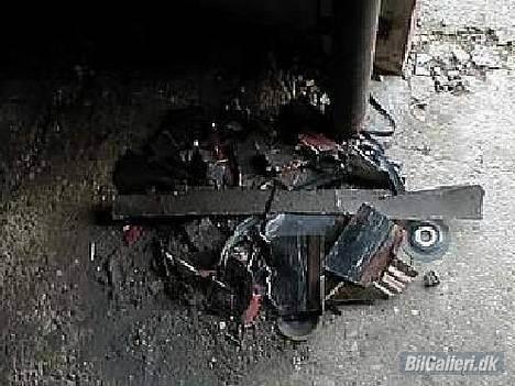 Ford Mondeo st.car. ** SOLGT** - Her ligger noget af min efterårsferie 2005...man kan sige den er rustet væk !..... billede 10