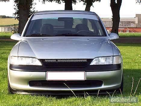 Opel Vectra b 1.8 16 V - Før i tiden, med steamer, grill og sorte lister.. billede 7