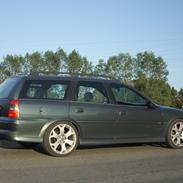 Opel Vectra 1.8 16V Sport