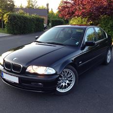 BMW 328i (E46)