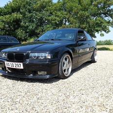 BMW e36 325i coupe