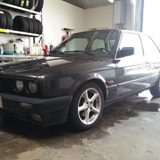 BMW e30 320i Coupe