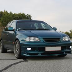 Toyota Avensis T22 (med bananmanifold)