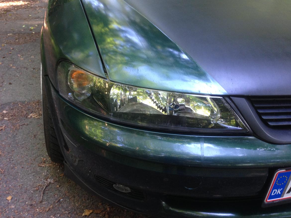 Opel Vectra B - Syntes selv at det er nogen MØGFEDE lygter de sorte her^^ Ikke for meget geiler lys i dem kun det stb med sort baggrund... billede 15