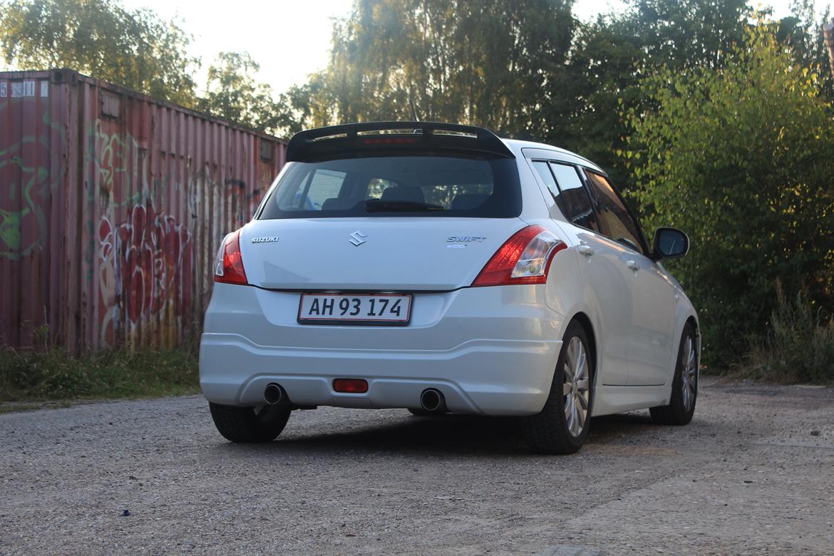 Suzuki Swift 1,2 - totalskadet billede 2