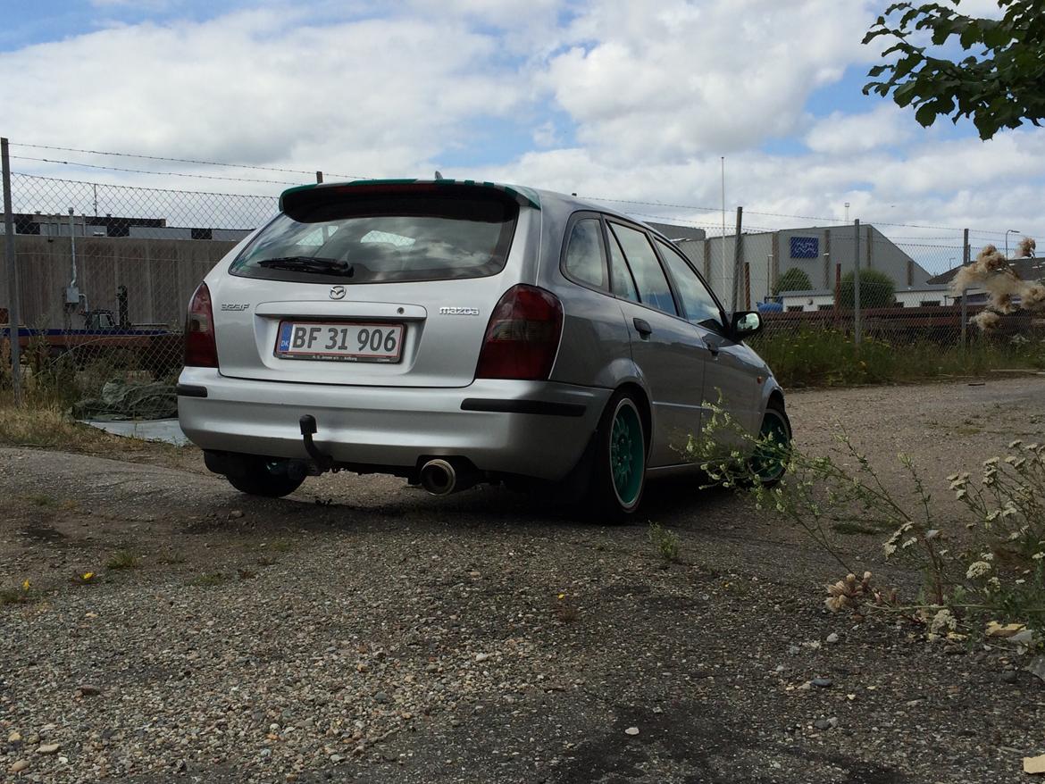 Mazda 323F BJ Solgt billede 6