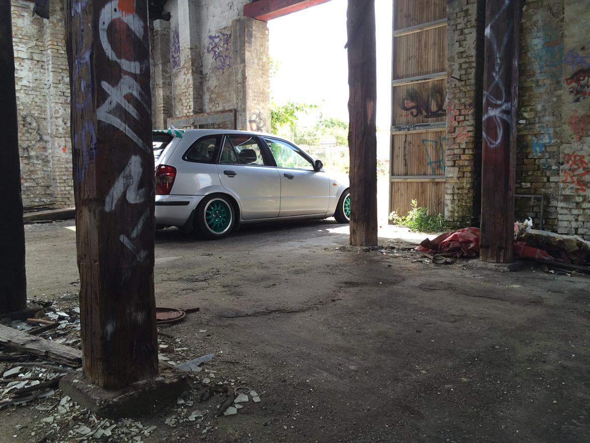 Mazda 323F BJ Solgt billede 9