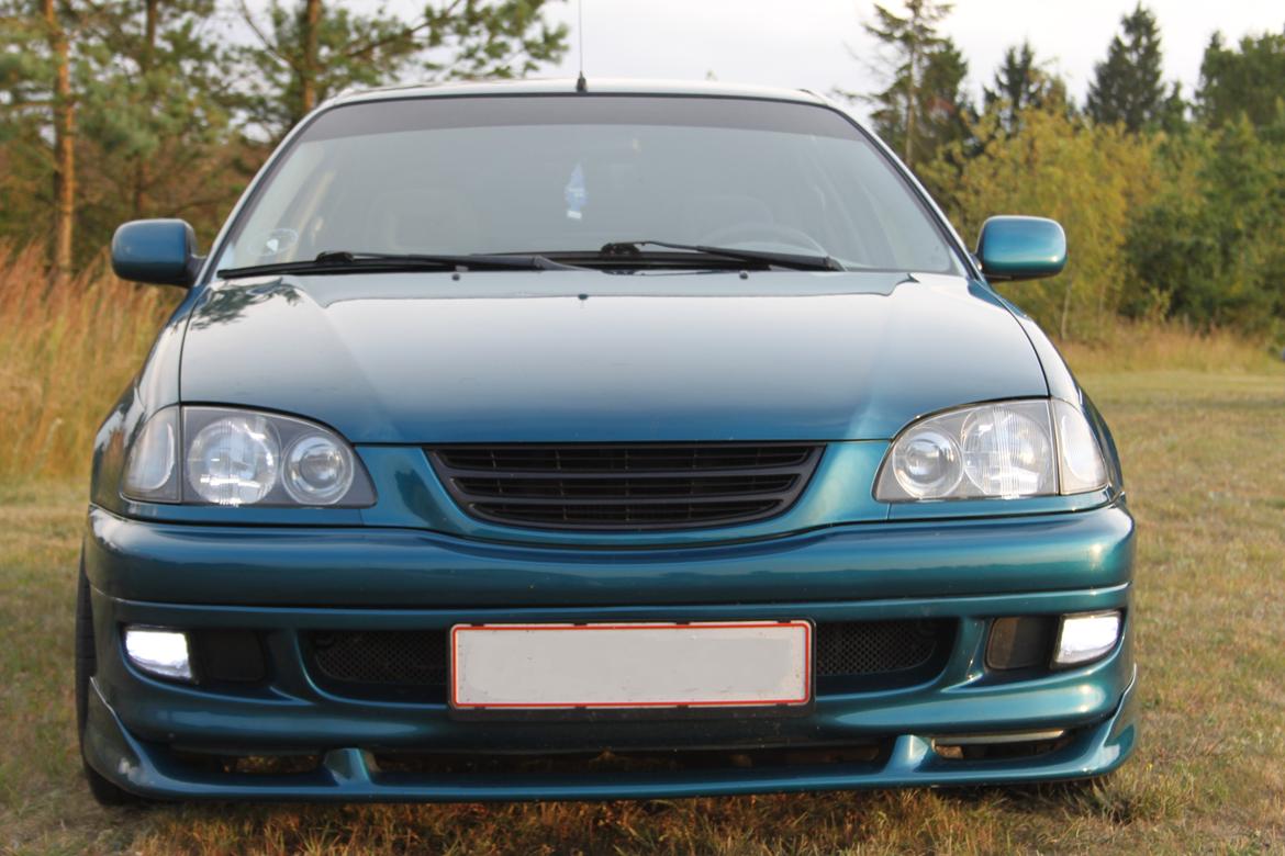 Toyota Avensis T22 (med bananmanifold) billede 1