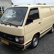 Toyota HiAce 2.4 Diesel