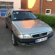 Opel Opel Astra F 1,8 16V Club St.car