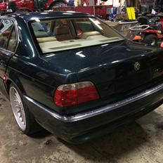 BMW 740i