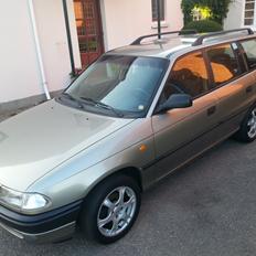 Opel Opel Astra F 1,8 16V Club St.car