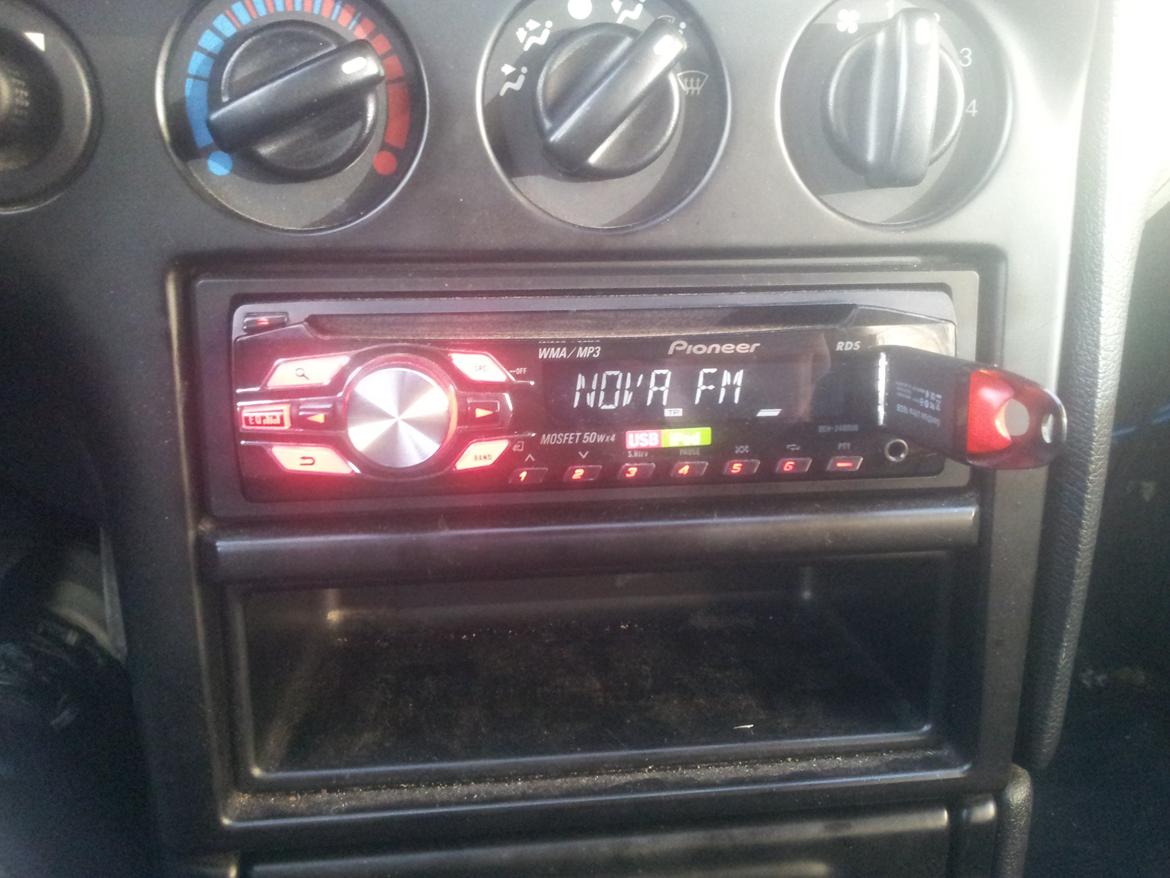 Ford Mondeo mk2 Zetec-E 2,0 - radioen som kommer i min mondeo billede 12