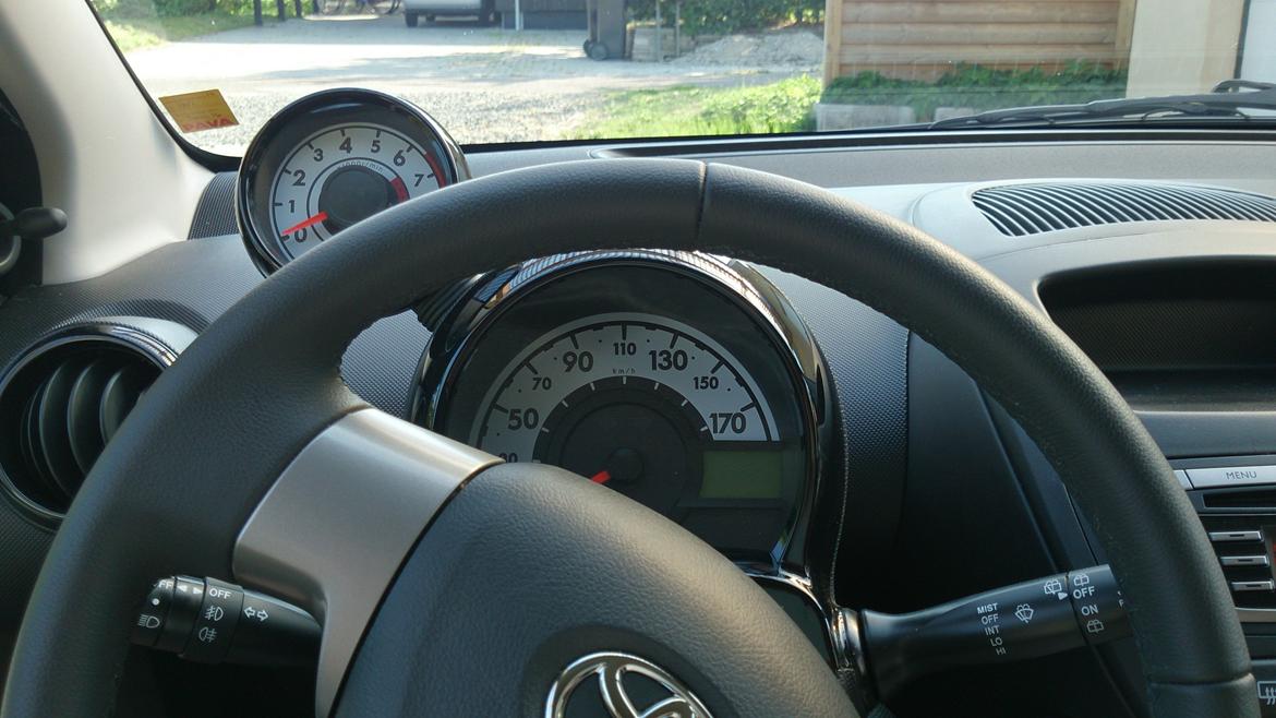 Toyota Aygo - Black & White billede 18