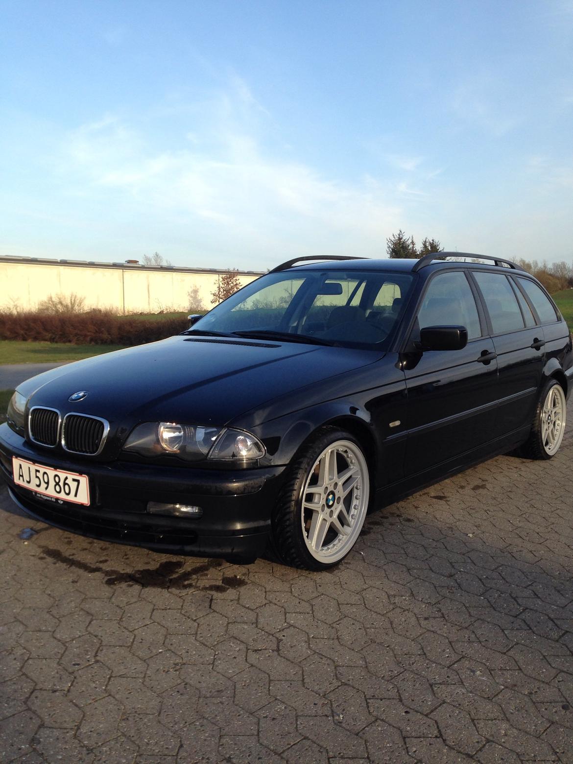 BMW E46 320D touring billede 1