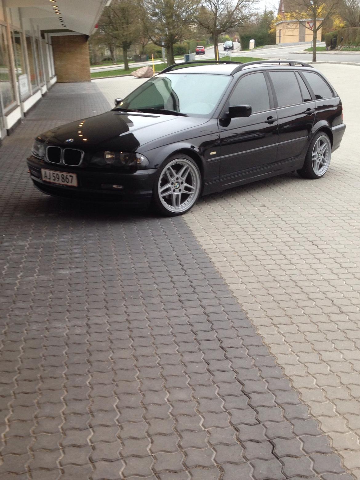 BMW E46 320D touring billede 4